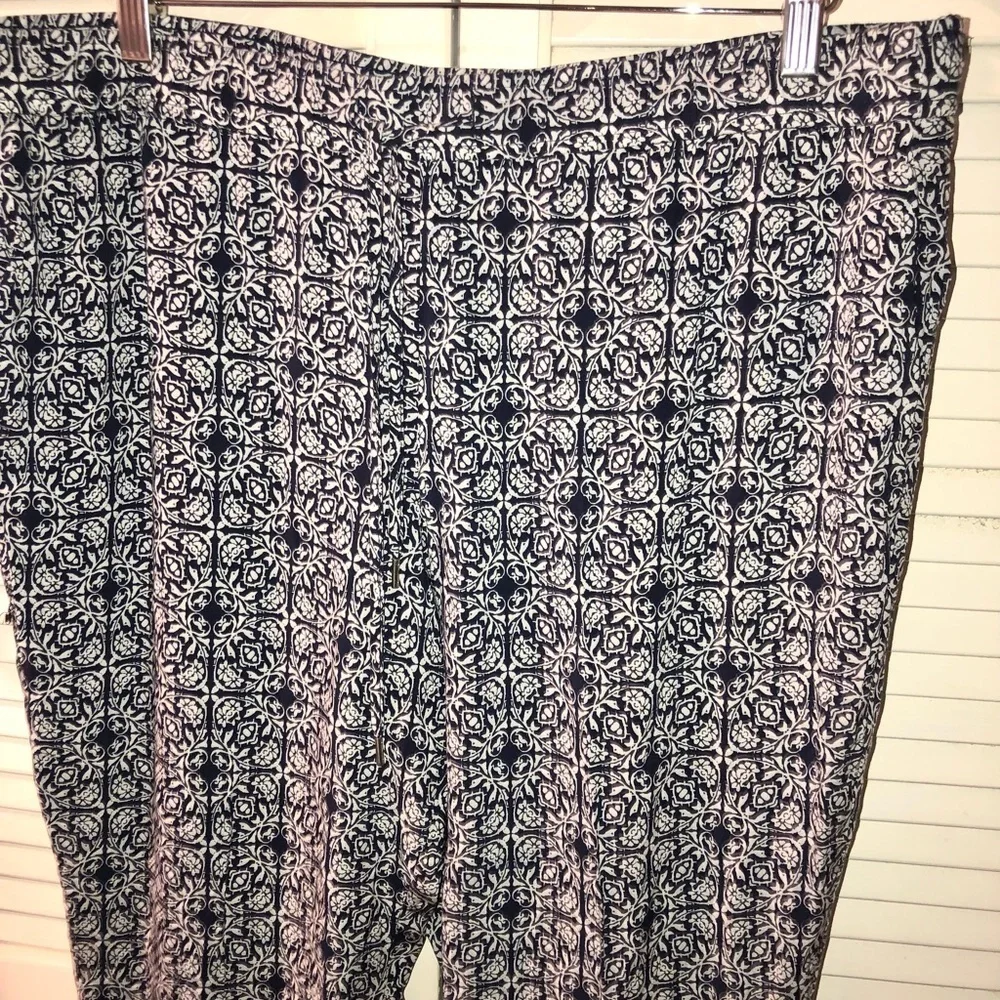 Skye’s The Limit blue & white XL - Picture 6 of 6